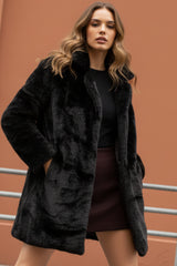 Abrigo abierto de efecto pelo con solapa