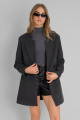 Abrigo manga larga con solapa con botón