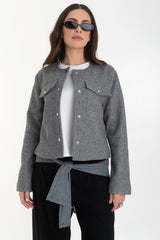 Blazer corto de cuello redondo botones contraste