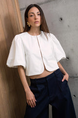 Blusa corta fit recto de manga corta globo