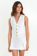 Chaleco corto con vivos botones en contraste