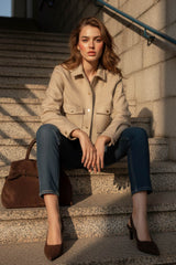 Chamarra corta recta con cuello botones