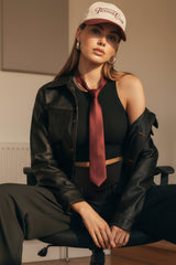 Chamarra efecto piel pespuntes