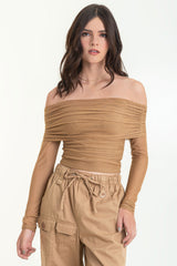 Crop top de mesh hombros descubiertos