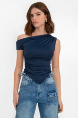 Top ajustado sin mangas de hombro descubierto