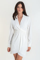 Vestido corto camisero de escote con lazo