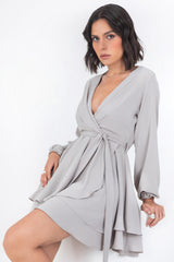 Vestido corto de manga larga capas olanes