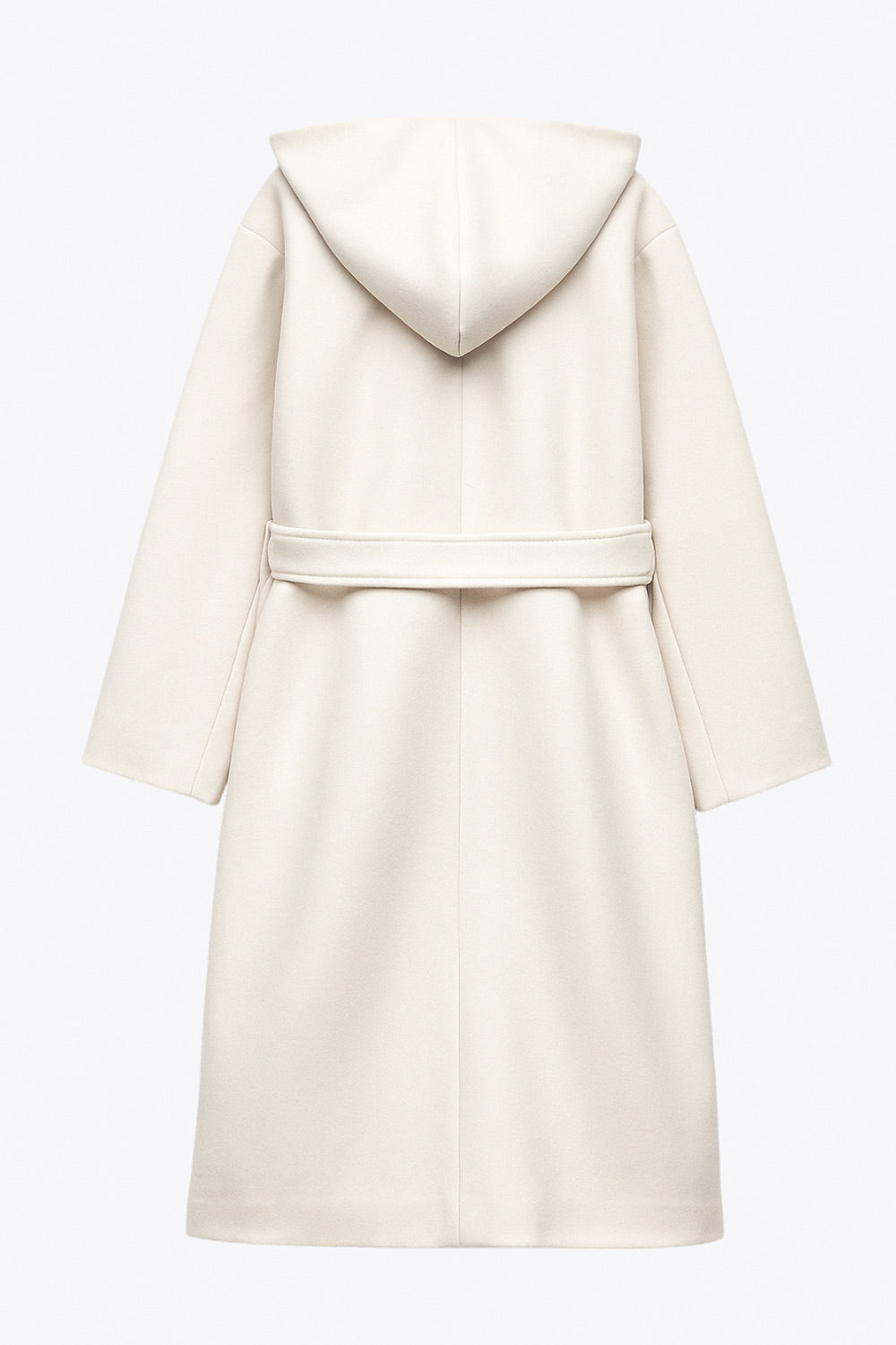 Abrigo largo de fit recto con capucha, manga larga y bolsillos delanteros. Detalle de trabillas y cinturón amarrable del mismo tejido.