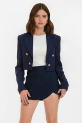 Blazer corto abierto con hombreras botones