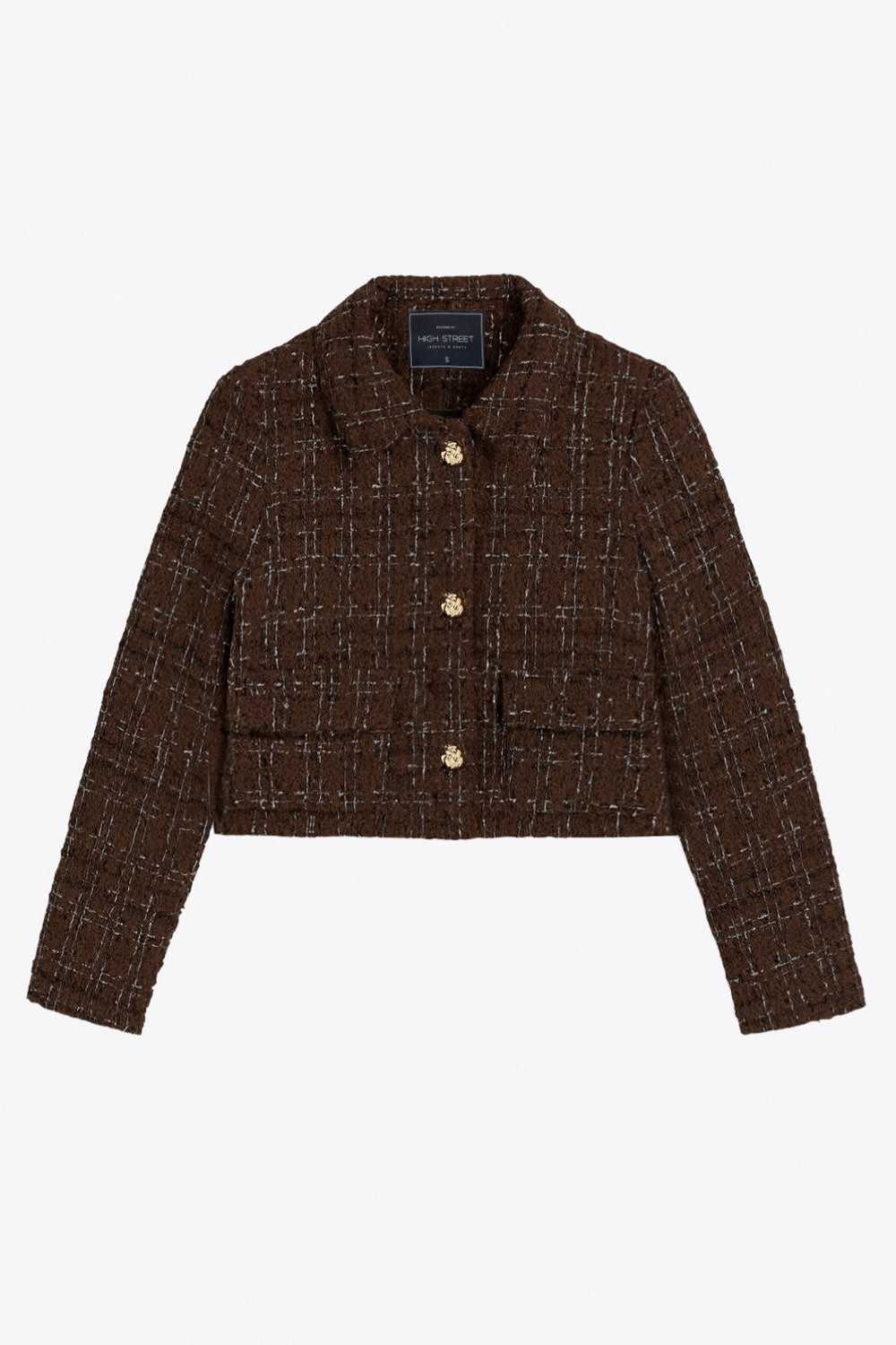 Blazer corto de bouclé, fit recto, con cuello solapa, manga larga, bolsillos delanteros con cartera y cierre frontal con hilera de botones en contraste.