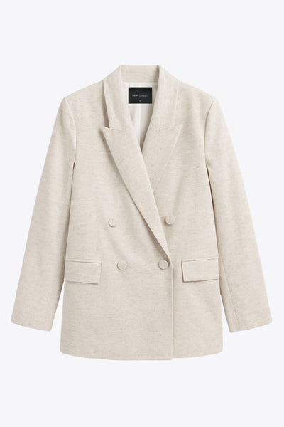 Blazer cruzado de fit oversized, con solapa y hombreras, manga larga, bolsillos delanteros con cartera y cierre frontal con cruce de botones.