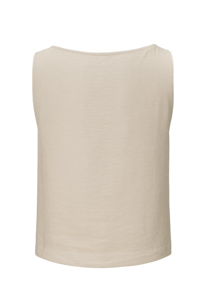 Blusa básica de fit recto, sin mangas y cuello barco.