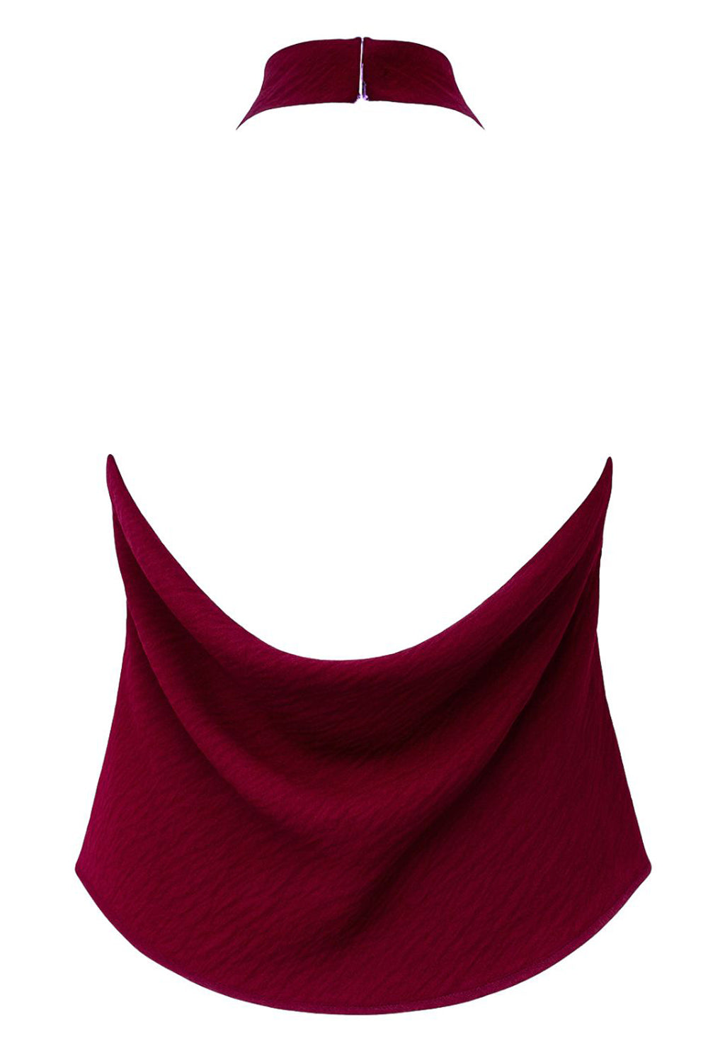Blusa de cuello halter con escote fluido, sin mangas, escote en espalda, cierre posterior con botón y ojal.