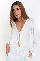 Blusa fit fluido con lazo manga larga abullonada