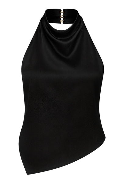 Blusa halter de cuello alto fluido, sin mangas, fit recto, escote en espalda y bajo asimétrico frontal. Cierre posterior con botón y ojal.