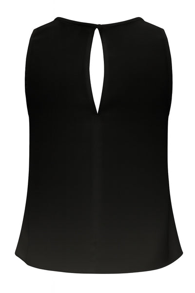 Blusa sin mangas de fit recto, cuello fluido y cierre posterior con botón y ojal.