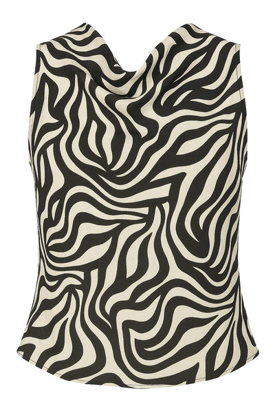 Blusa de fit recto, estampado animal, sin mangas, escote fluido y detalles plisados en hombros. Cierre posterior con botón y ojal.