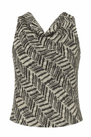 Blusa corta estampada de fit recto, sin mangas, cuello fluido y cierre posterior con botón y ojal.