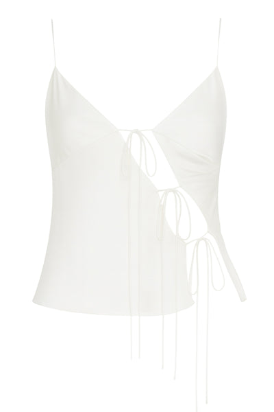 Blusa satinada de tirantes delgados ajustables, fit fluido, escote v con abertura frontal en diagonal, cut outs y lazos amarrables.