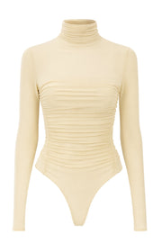 Body de mesh, fit ajustado, cuello alto con plisados, manga larga, corte alto en pierna y plisados decorativos en talle.