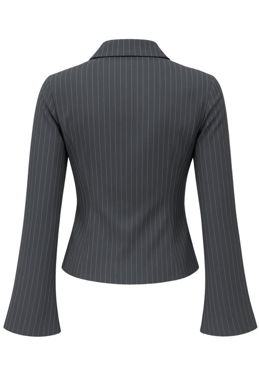 Camisa ajustada de estampado rayas, cuello camisero, manga larga con amplitud y abertura en puños. Cierre frontal con hilera de botones.