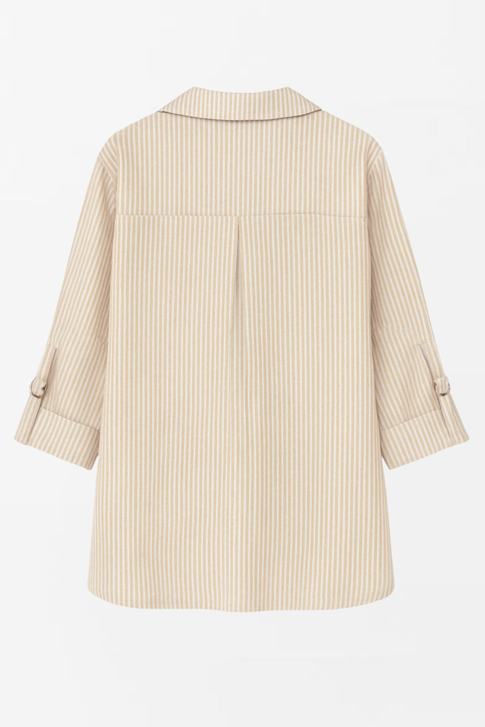 Camisa corta de estampado rayas, fit recto, manga larga rolled up con trabilla ajustable, cuello camisero, cruce frontal con escote v y nudo decorativo en bajo. Detalle de bajo curveado y pinza de amplitud en espalda.