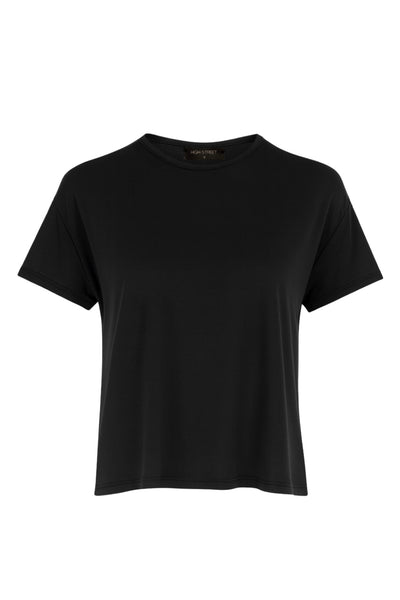 Camiseta básica de manga corta, cuello redondo y fit recto.