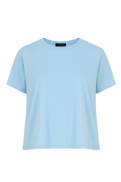 Camiseta básica de manga corta, cuello redondo y fit recto.