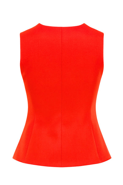 Chaleco ajustado con pinzas, cuello redondo, bajo curveado frontal y cierre con hilera de botones.