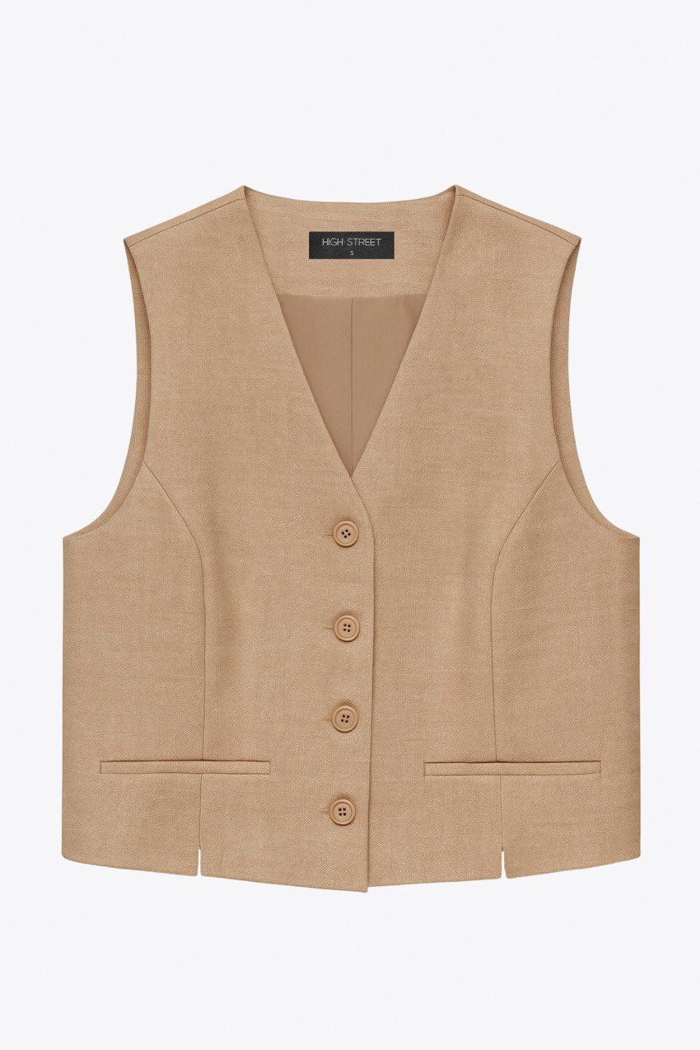 Chaleco corto de fit recto, escote v, vivos decorativos, pinzas frontales y aberturas en bajo. Detalle de trabilla ajustable posterior con hebilla y cierre frontal con hilera de botones en contraste.