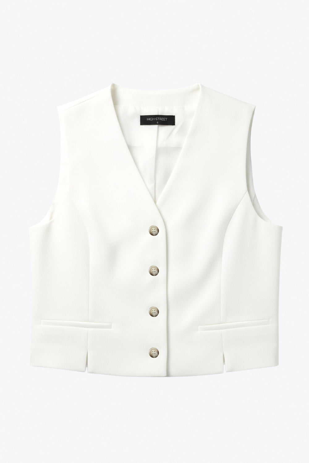 Chaleco corto de fit recto, escote v, vivos decorativos, pinzas frontales y aberturas en bajo. Detalle de trabilla ajustable posterior con hebilla y cierre frontal con hilera de botones en contraste.