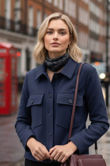 Chamarra corta fit recto con botones contraste