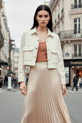 Chamarra corta recta con cuello botones