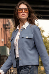 Chamarra cuello redondo bolsillos