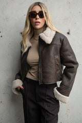 Chamarra de efecto piel cuello solapa borreguillo