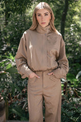 Chamarra fit fluido cuello alto