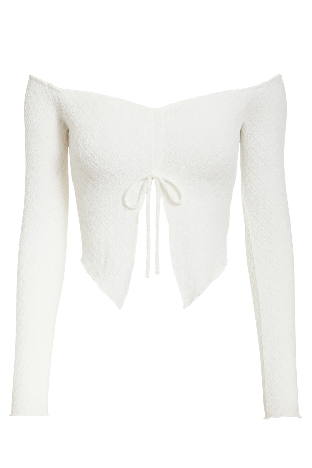 Crop top de fit ajustado, hombros descubiertos, manga larga, escote v con plisados y jareta ajustable, bajo frontal asimétrico con abertura frontal en v y costura decorativa. Detalle de rib rizado en bordes y textura de tejido.