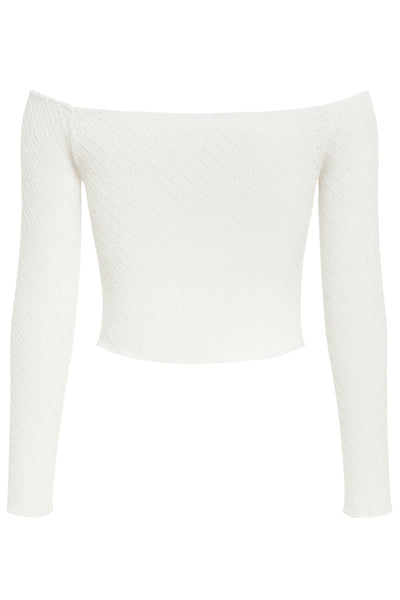 Crop top de fit ajustado, hombros descubiertos, manga larga, escote v con plisados y jareta ajustable, bajo frontal asimétrico con abertura frontal en v y costura decorativa. Detalle de rib rizado en bordes y textura de tejido.