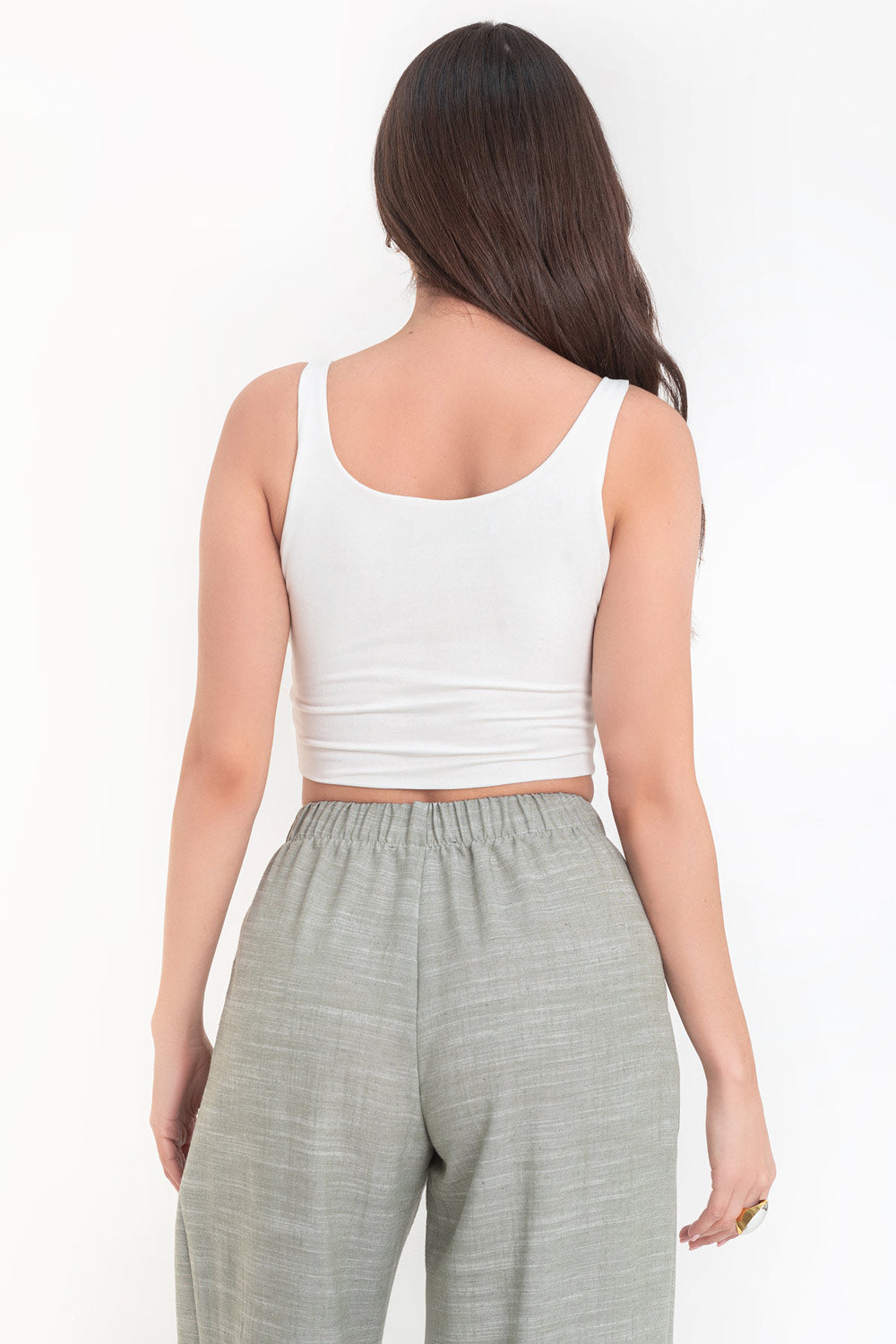 Crop top de tirantes, escote cuadrado y fit ajustado.