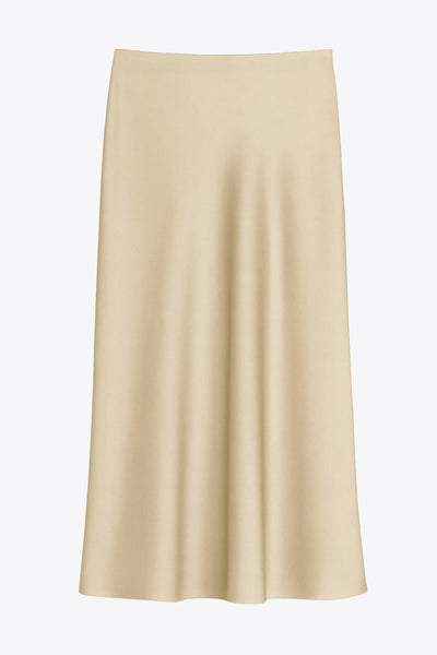 Falda midi satinada de cintura alta con pretina elástica y fit recto.