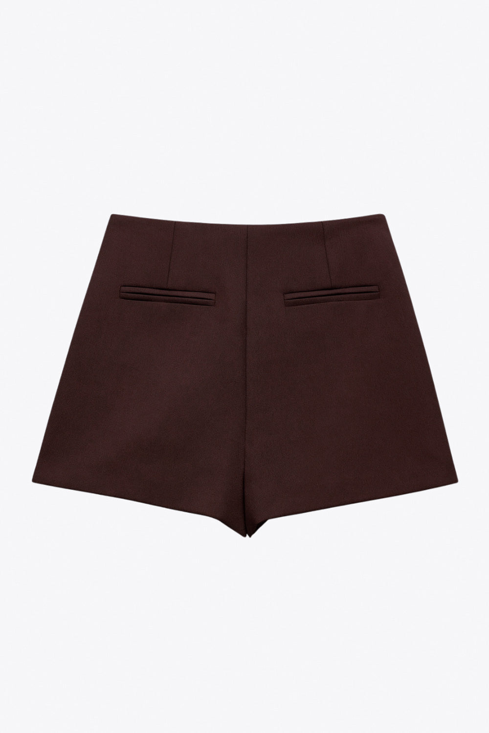 Falda short de fit ajustado, cintura alta, cruce frontal asimétrico, vivos decorativos posteriores y cierre lateral con cremallera oculta.