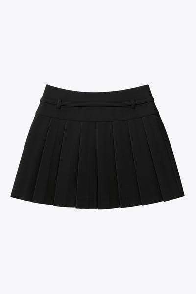 Falda short corto tableado, de corte en a, cintura alta con pretina, trabillas y lazo amarrable del tejido. Detalle de tableado en bajo y cierre lateral con cremallera oculta.