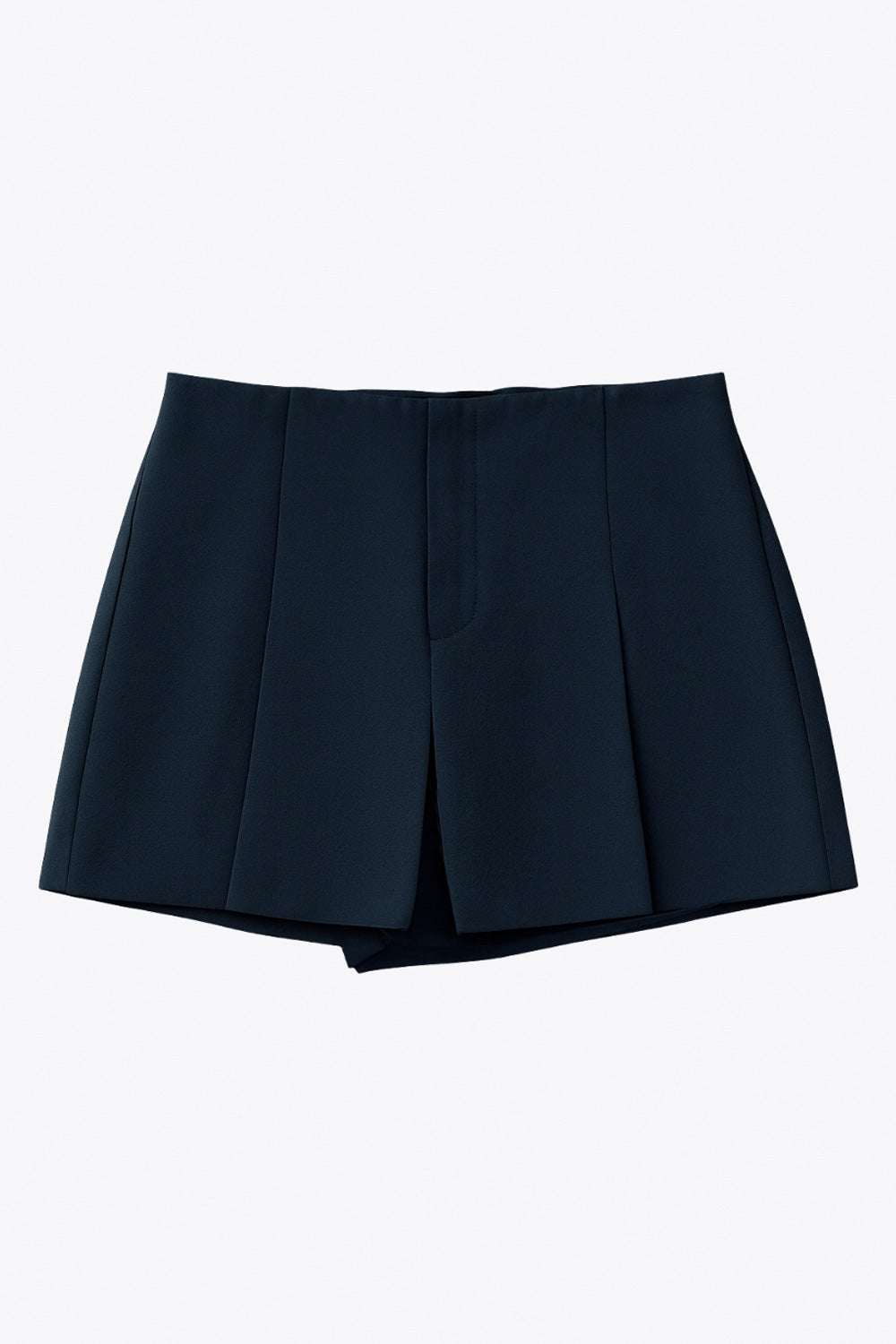 Falda short corto de cintura alta con pinzas y tableado frontal, corte en a, vivos decorativos posteriores y cierre lateral con cremallera oculta.