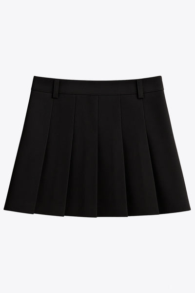 Falda short corto tableado, de cintura alta con pretina y trabillas, corte en a, cierre frontal con broche y cremallera ocultos.