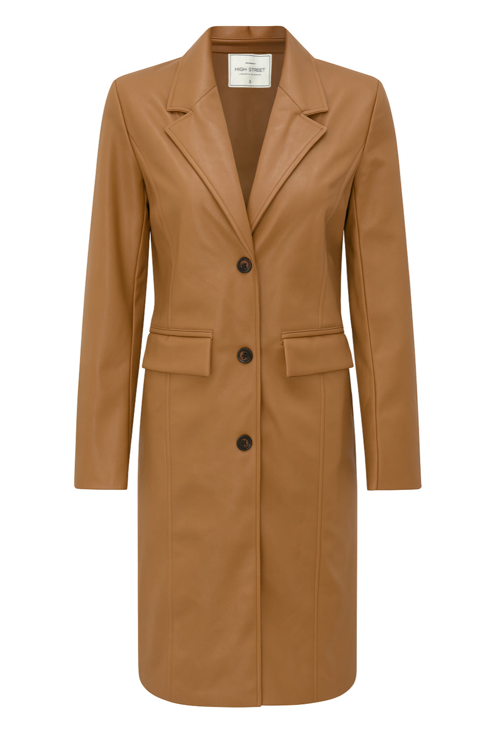 Abrigo largo de efecto piel, fit recto, con hombreras y solapa, bolsillos delanteros con cartera y manga larga. Cierre frontal con cruce de botones en contraste.