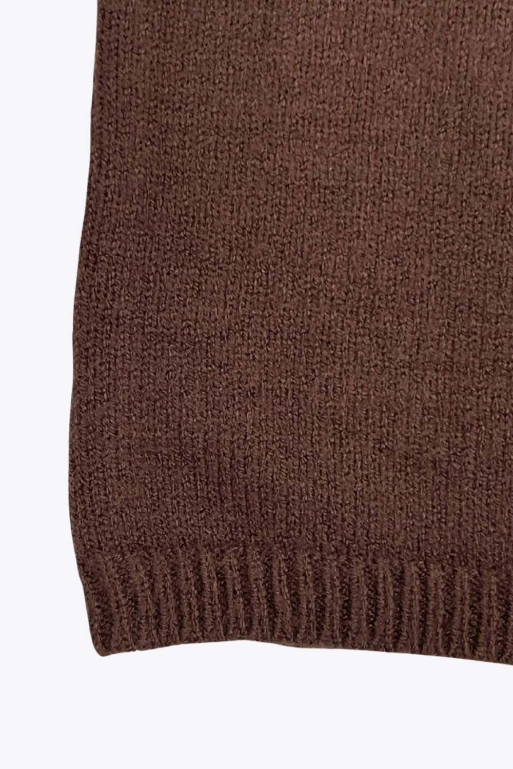 Jersey corto canalé de fit ajustado, hombros descubiertos con doblez en borde, manga larga y detalle de rib en bordes.