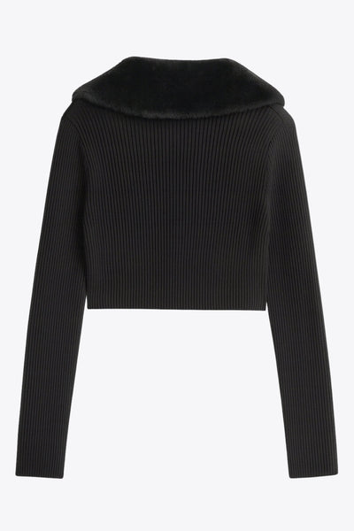 Jersey corto canalé de fit recto, manga larga, cuello v con solapa desmontable de efecto pelo y cierre frontal lazo amarrable.