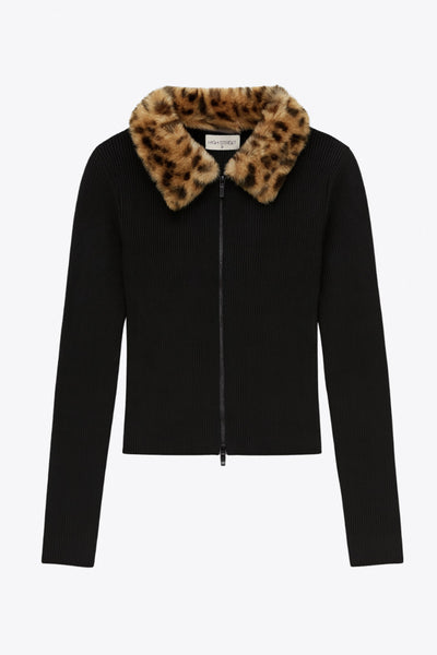 Jersey canalé de punto, fit ajustado, manga larga, cuello con solapa de efecto pelo y cierre frontal con cremallera.