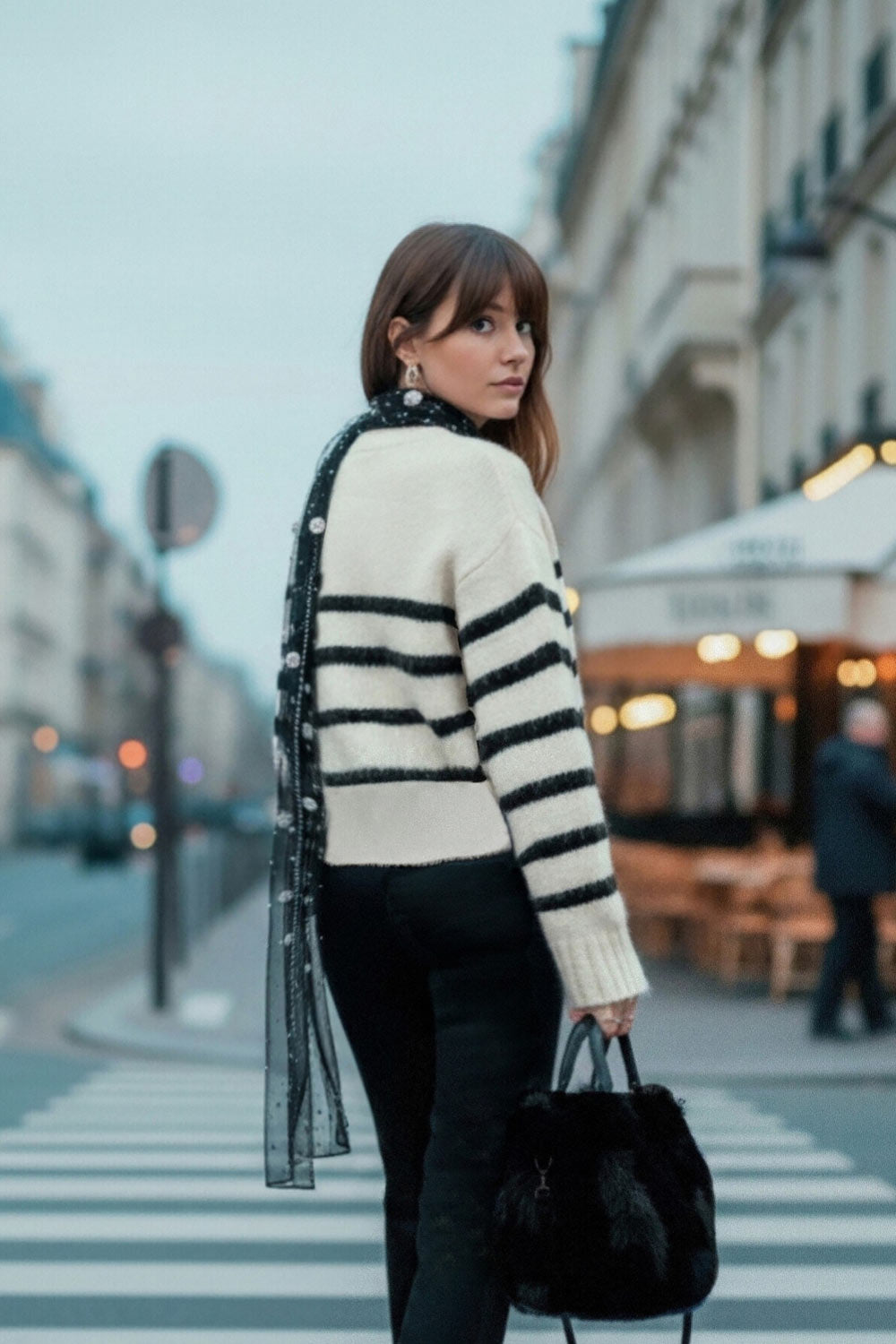 Jersey de punto, estampado rayas, fit oversized, manga larga con rib en puños y cuello redondo.