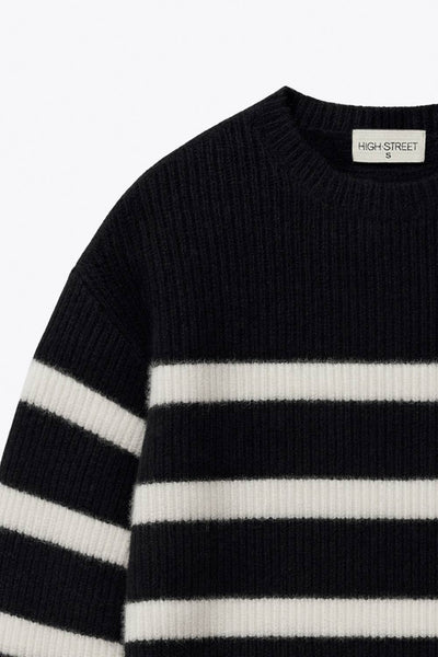 Jersey de punto, estampado rayas, fit oversized, manga larga con rib en puños y cuello redondo.